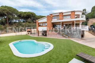 Maison à Urbanitzacions. Impecable casa con vistas al mar