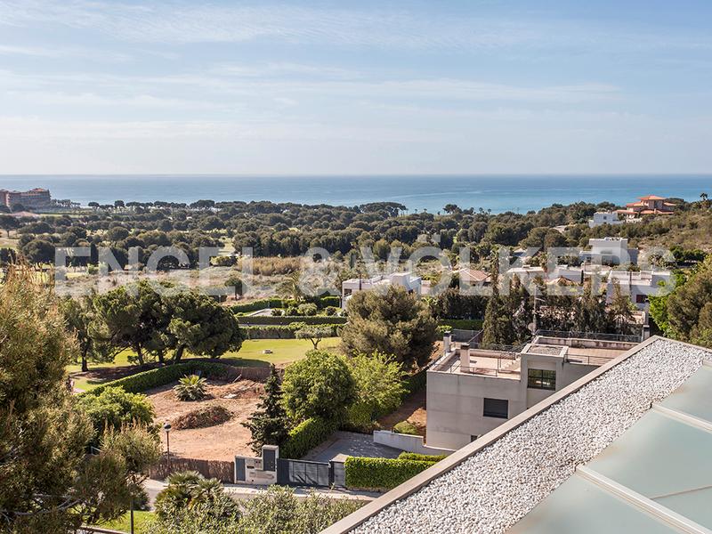 Foto 50d0cbf7-00d1-46a0-bc7e-1c218305ef00. Casa con riscaldamento parcheggio piscina in Can Girona - Terramar - Vinyet Sitges