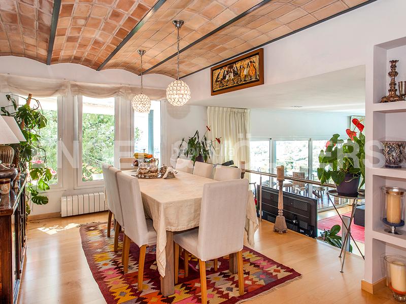 Foto ce5c457b-2e37-4836-b758-8b12ed1a3d16. Casa con riscaldamento parcheggio piscina in Can Girona - Terramar - Vinyet Sitges