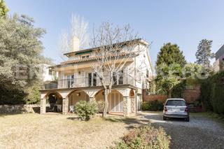 House in Centre. Unifamiliar en pleno centro de sant just