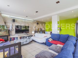 Casa en Castellet i la Gornal. Amplia y soleada casa con vistas despejadas