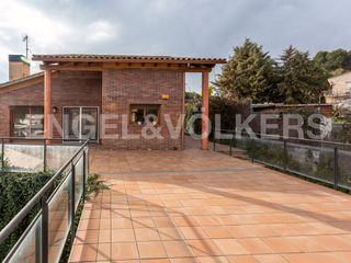 Casa en Abrera. Acogedora casa unifamiliar en can amat (abrera)