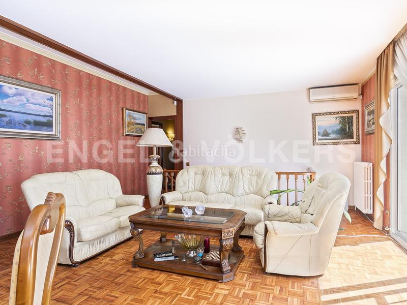 Foto b9535862-a36b-4e9d-abf3-3338d8feeb2e. Haus mit heizung parking pool in La Miranda-Can Candeler Sant Just Desvern