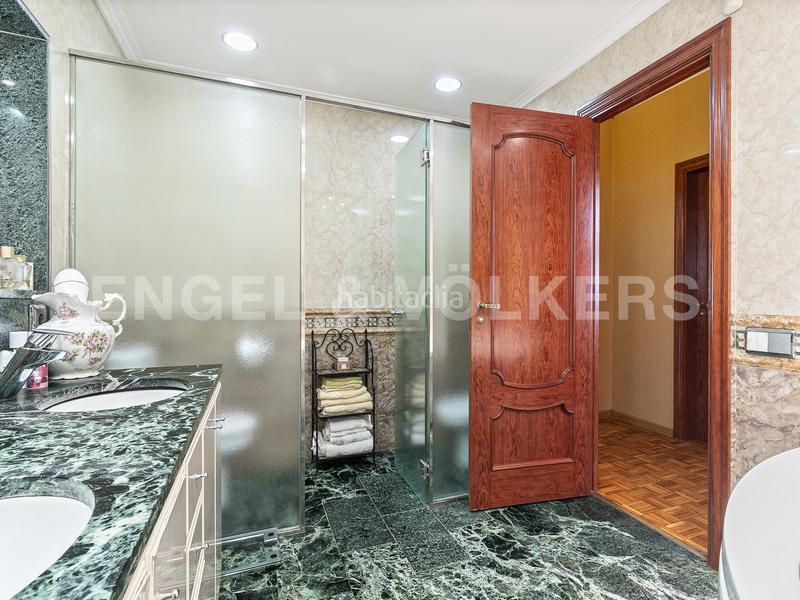 Foto eaf528fb-8cab-4fb7-8241-6d945f9af569. Haus mit heizung parking pool in La Miranda-Can Candeler Sant Just Desvern