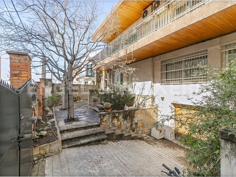 Foto f708b73e-bd88-4f40-8581-0abf0cb37123. Haus mit heizung parking pool in La Miranda-Can Candeler Sant Just Desvern