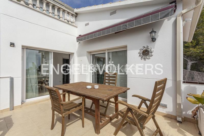 Foto 29423758-9e0f-43fe-a21a-c8d966ee7279. Casa  con excelentes vistas en buena ubicación en Cunit