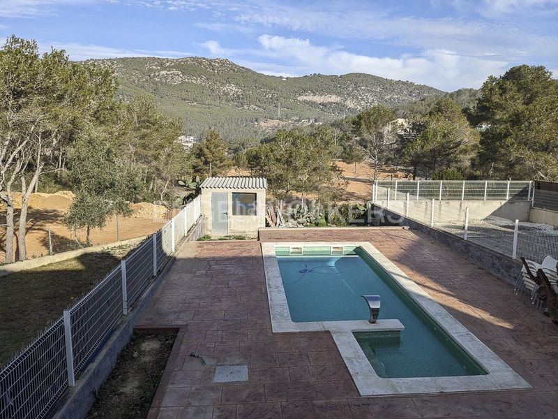 Foto 239bd29e-1a56-4f0c-9e69-eee87d9c2b69. Casa adossada amb calefacció aparcament piscina a Canyelles
