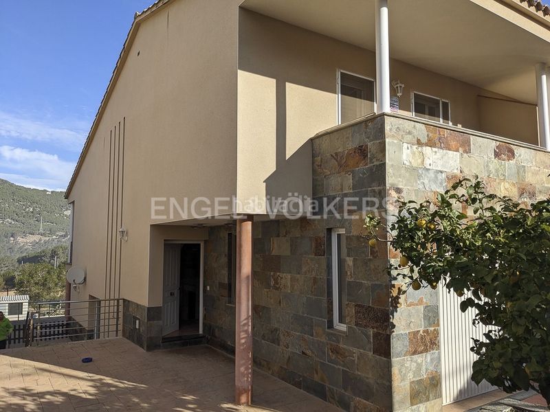 Foto 411ec090-2710-44b3-aa8d-ff4de2e263a7. Casa adossada amb calefacció aparcament piscina a Canyelles