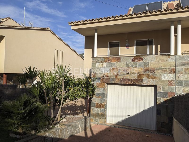 Foto 469ebd70-4fb0-4707-b67d-ec584c7c61bd. Casa adossada amb calefacció aparcament piscina a Canyelles