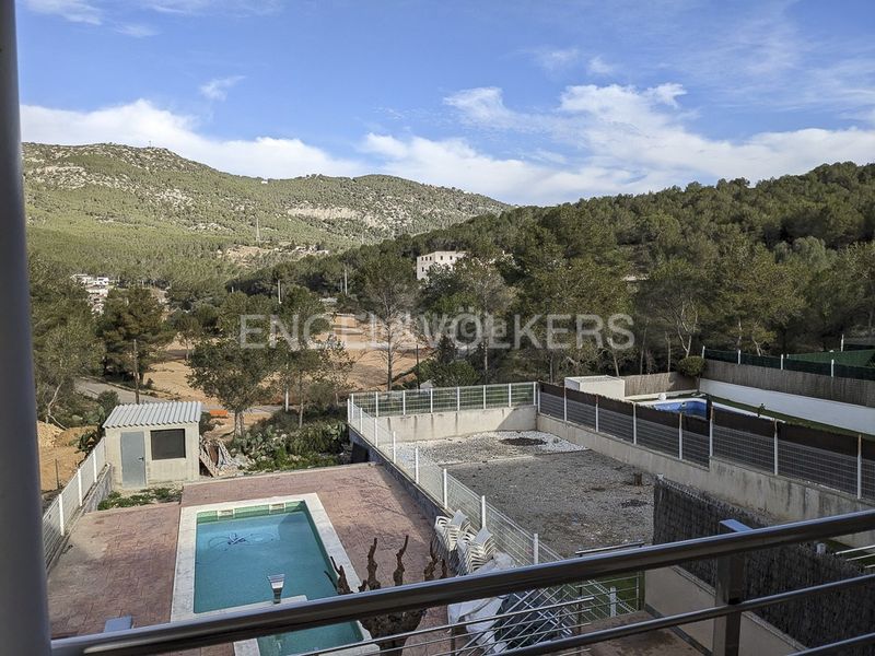 Foto 8b897745-52b7-4551-9114-282a906982bc. Casa adossada amb calefacció aparcament piscina a Canyelles