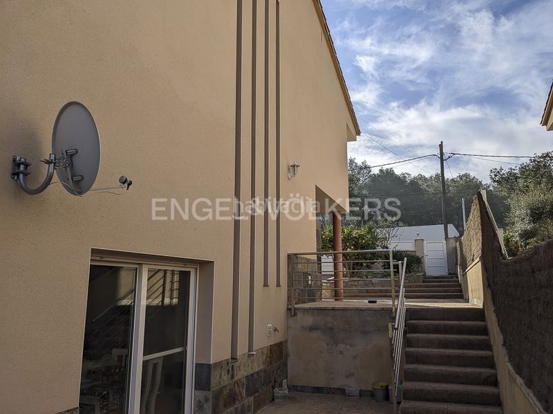 Foto ff638a70-60aa-4a61-996b-bbaafc557444. Casa adossada amb calefacció aparcament piscina a Canyelles