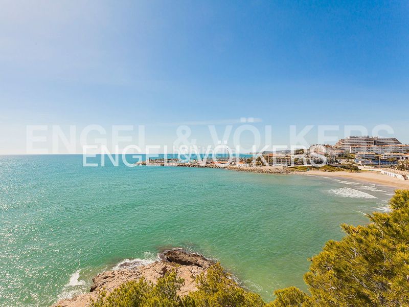 Foto 3e28f978-25e0-4262-be8a-f37ada4650c3. Casa amb calefacció aparcament a Aiguadolç - Sant Sebastià Sitges