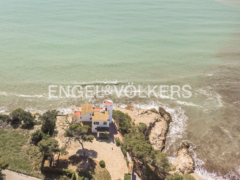 Foto 701c0dfd-1864-45e8-8111-24839db8a5a3. Casa amb calefacció aparcament a Aiguadolç - Sant Sebastià Sitges