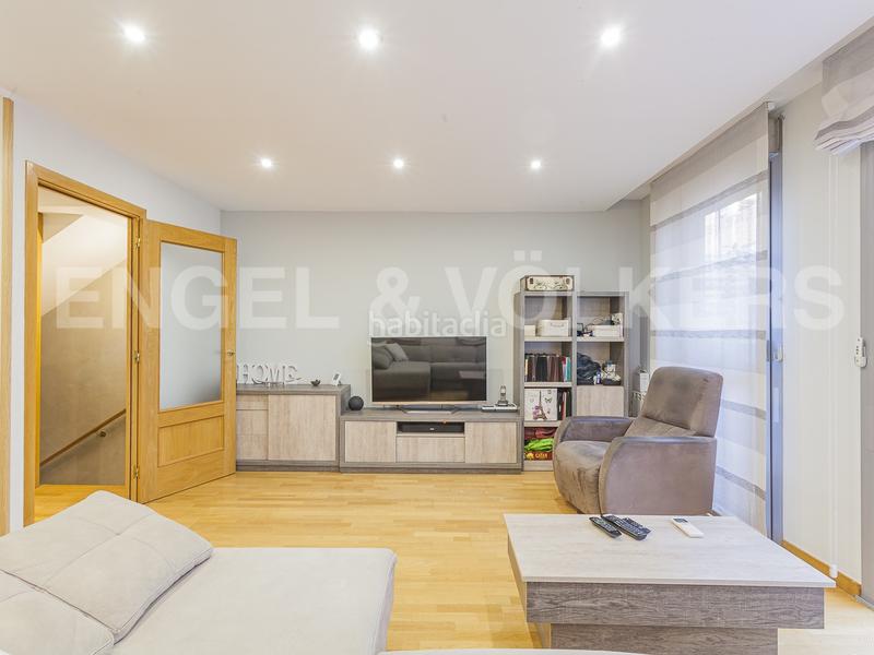 Foto d27322f2-206a-4ce7-8c89-d3af1fe1a724. Casa adosada espectacular casa adosada de ubicación única en Rubí