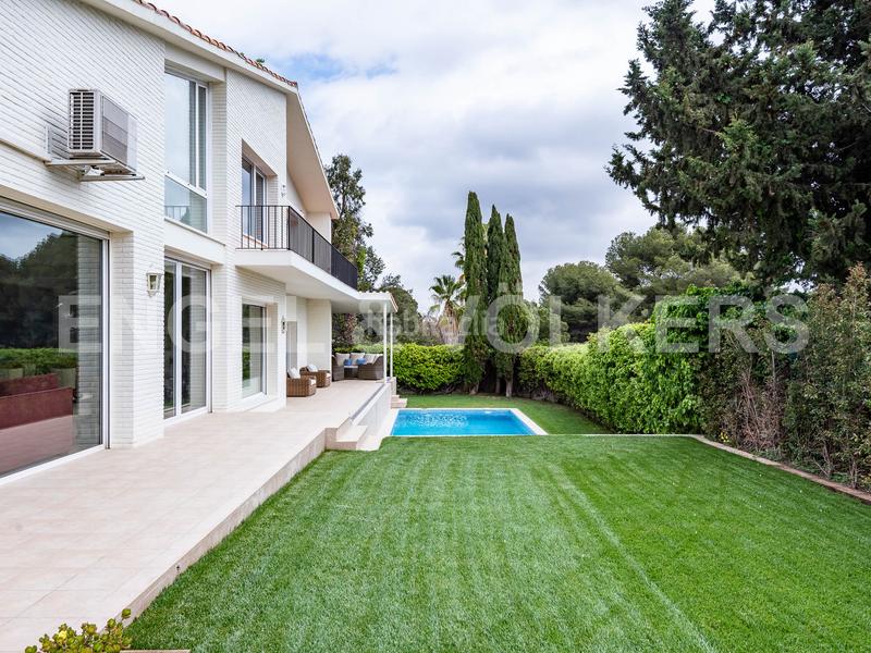 Foto 87bd5dee-994a-44b4-b7aa-5c8bc9365bfd. Lloguer casa amb calefacció aparcament piscina a Barcelona