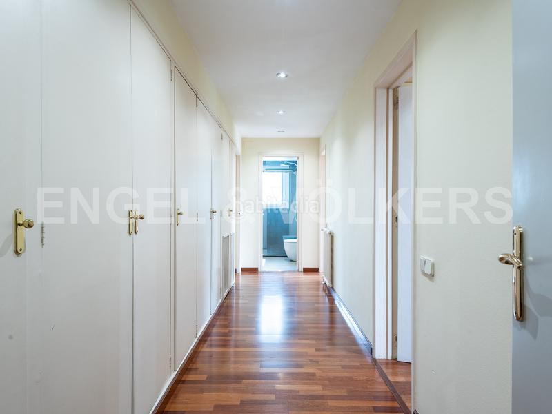 Foto d7f81dd9-0c0f-4b17-b8f2-4ae84a025d84. Lloguer casa amb calefacció aparcament piscina a Barcelona