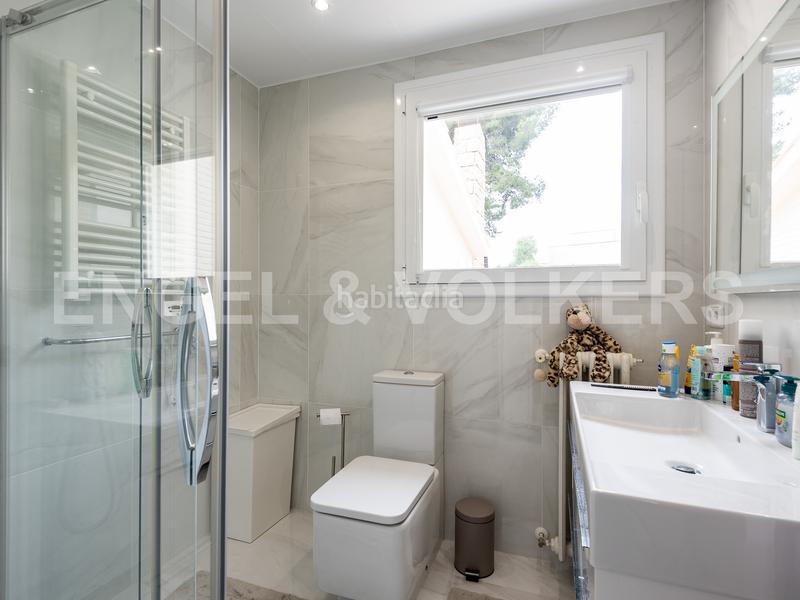 Foto fcfebe00-c65a-435a-9422-dbf82bd16a69. Lloguer casa amb calefacció aparcament piscina a Barcelona