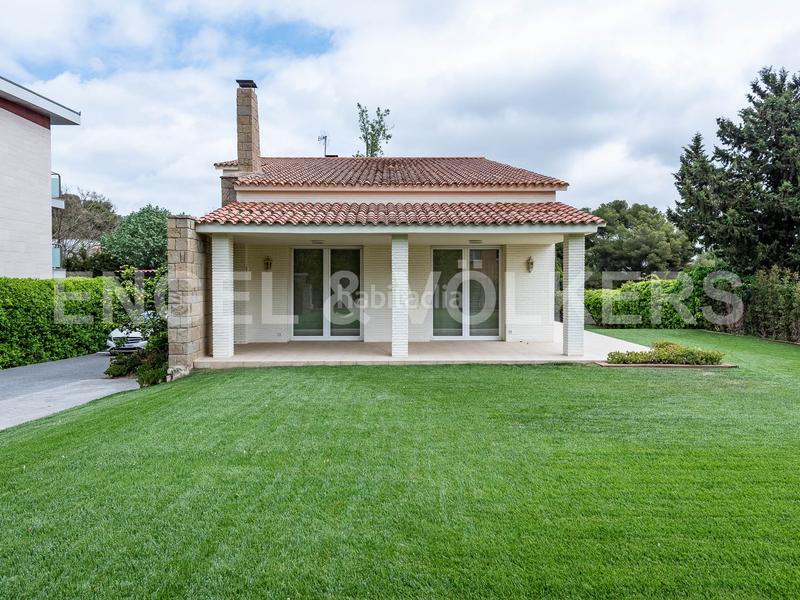 Foto a500b70b-8e10-4190-b00e-088825e5b188. Location maison avec chauffage parking piscine dans Barcelona