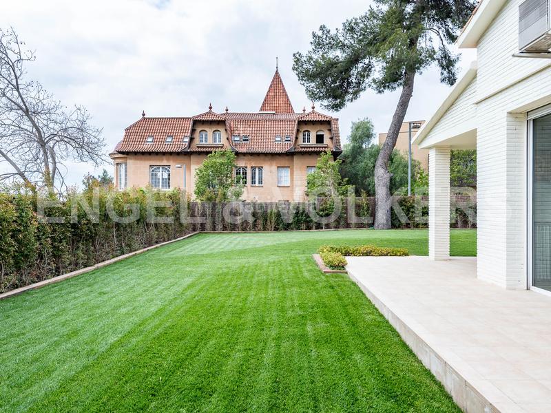 Foto 11d75a4b-ea9b-4de2-b954-fc2f90bc5e2f. Rent house with heating parking pool in Pedralbes Barcelona