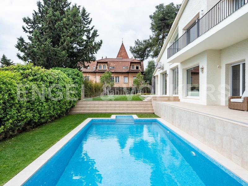 Foto 675ee94e-05ae-4f1a-819f-6f22bf4dd345. Rent house with heating parking pool in Pedralbes Barcelona