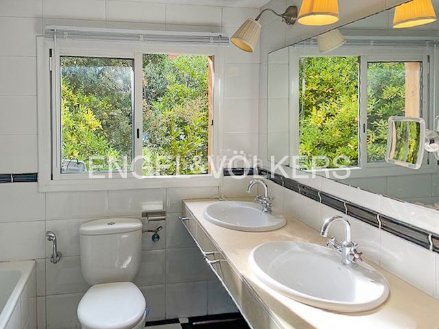 Foto 0cd0fe36-f3f2-4a32-b182-21c31d494c1e. Casa amb calefacció aparcament piscina a Vallvidrera - Tibidabo - Les Planes Barcelona