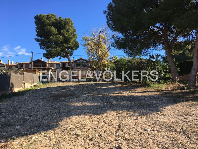 Foto bc8e32d2-6a44-4e63-b67f-959ad02b22ba. Terreny residencial a Roda de Barà