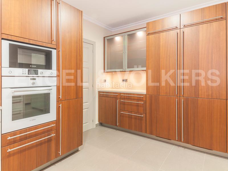 Foto d6d9ef89-fe00-4a8c-8ded-2722135d4d04. Ático  con terraza para estrenar en turó parc en Barcelona