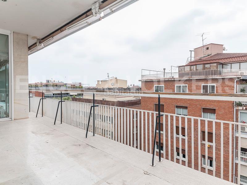 Foto fd1c4ef6-7676-4d3d-b64f-9fd2a995dbf9. Ático  con terraza para estrenar en turó parc en Barcelona