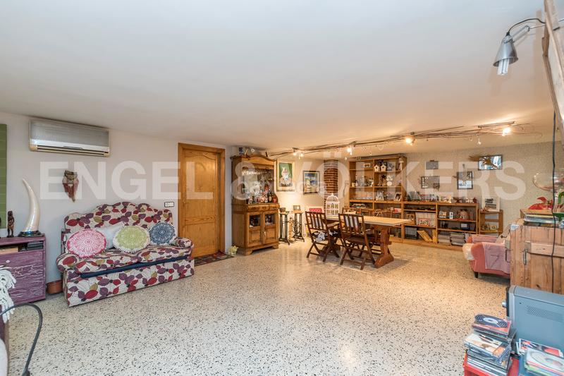 Foto 052b7f9e-09c8-4d68-861c-e74420e99fe3. Casa amplia casa en el centro de castellnou en Castellnou-Can Mir-Can Solà Rubí