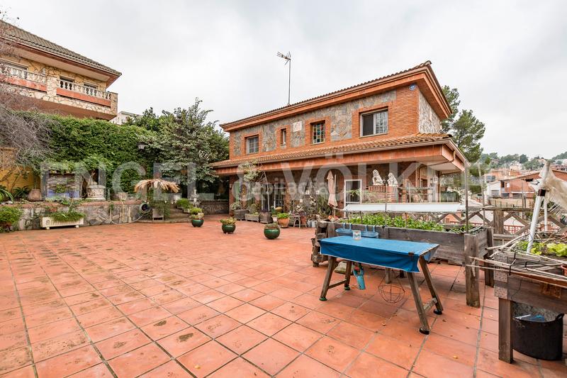 Foto 57bf08ff-1334-4476-a5c0-b33df4047e47. Casa amplia casa en el centro de castellnou en Castellnou-Can Mir-Can Solà Rubí