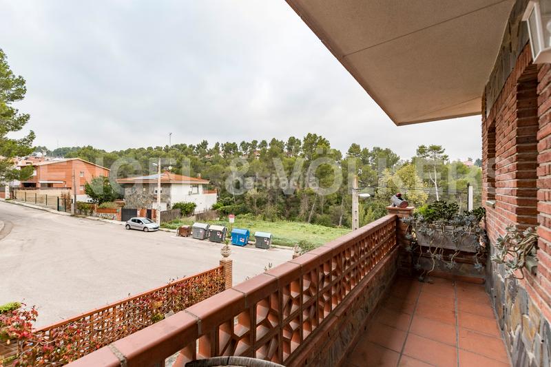 Foto a10b99ff-2f4c-4f88-af1a-0bb9f0fec7f8. Casa amplia casa en el centro de castellnou en Castellnou-Can Mir-Can Solà Rubí