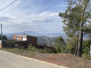 Terrain résidentiel à Castellví de Rosanes. Parcela única en urbanización el taio con sol todo el dia