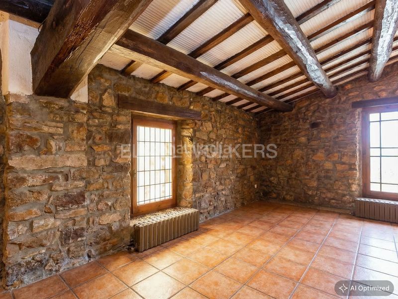 Foto 39cbec30-f277-463b-be70-86ef82f71607. Casa amb calefacció aparcament piscina a Congost-Santa Caterina Manresa