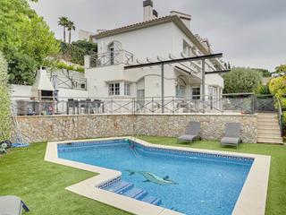 Maison à Caldes d´Estrac. Preciosa casa unifamiliar con piscina privada