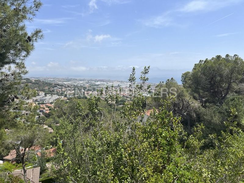 Foto 80f99a59-6d28-4f35-ad99-a6cbbd45c121. Terreny residencial a Premià de Dalt