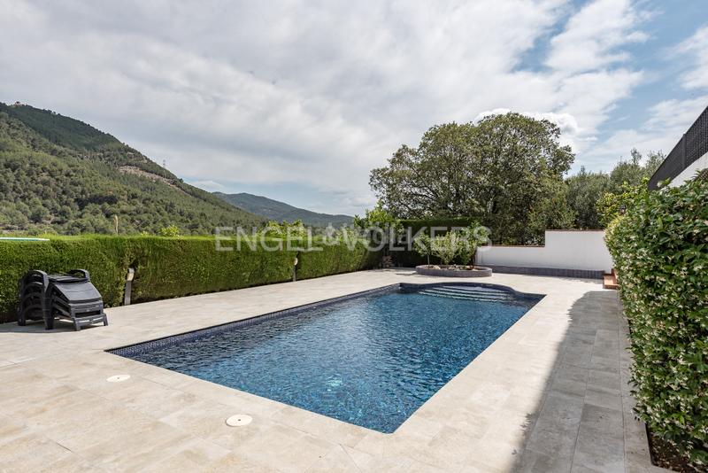 Foto 187aed88-c324-47b4-923d-8fc5db5b5687. Casa con riscaldamento parcheggio piscina in Eixample - Can Bogunyà Castellar del Vallès