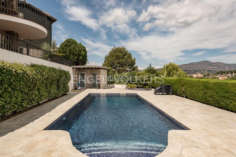 Foto 2e7e3b03-eaf8-43f2-91d6-be896a01f565. Casa con riscaldamento parcheggio piscina in Eixample - Can Bogunyà Castellar del Vallès