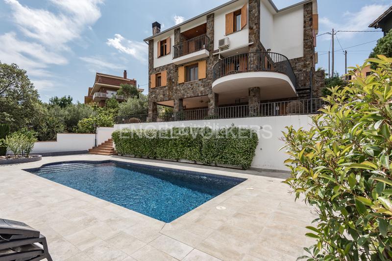 Foto 349a6445-d582-4729-88c3-907a1aea9ab3. Casa con riscaldamento parcheggio piscina in Eixample - Can Bogunyà Castellar del Vallès