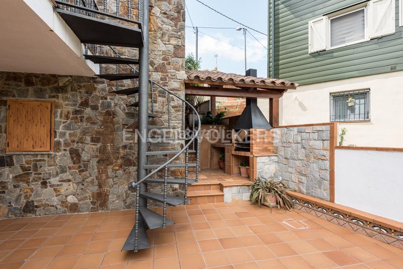Foto 3a969283-ac83-4ebd-9fa0-28d395be8f27. Casa con riscaldamento parcheggio piscina in Eixample - Can Bogunyà Castellar del Vallès