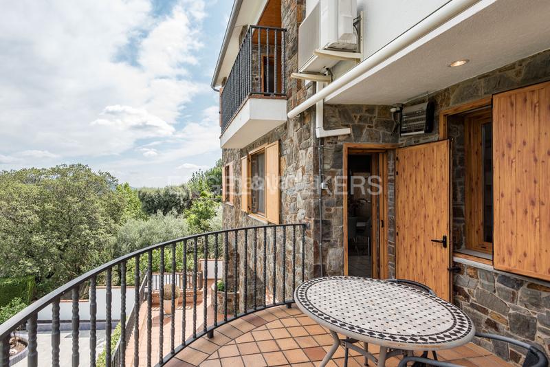 Foto 5a6dc550-a7f0-4876-8f16-a7f327030848. Casa con riscaldamento parcheggio piscina in Eixample - Can Bogunyà Castellar del Vallès