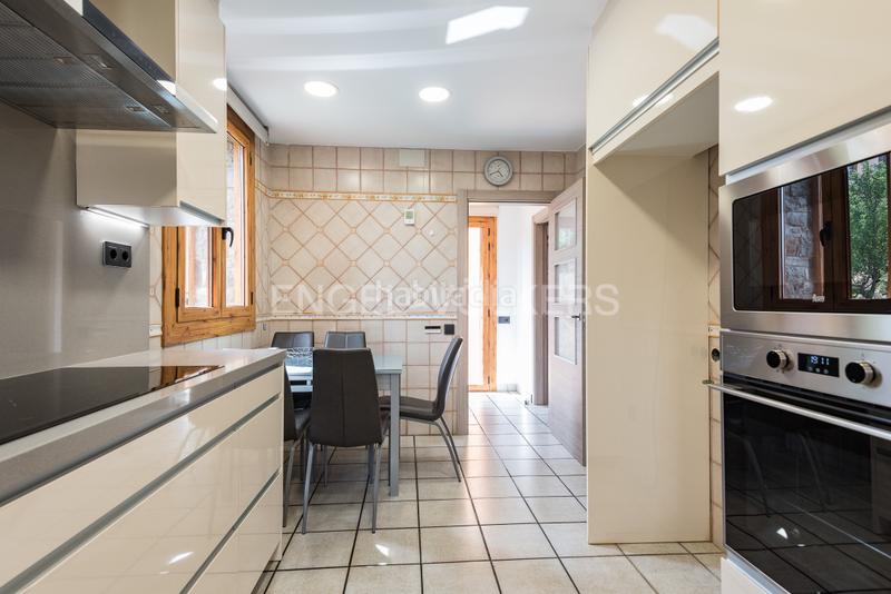 Foto 8f5d4998-9eb2-4965-8410-ceac8ab6d775. Casa con riscaldamento parcheggio piscina in Eixample - Can Bogunyà Castellar del Vallès