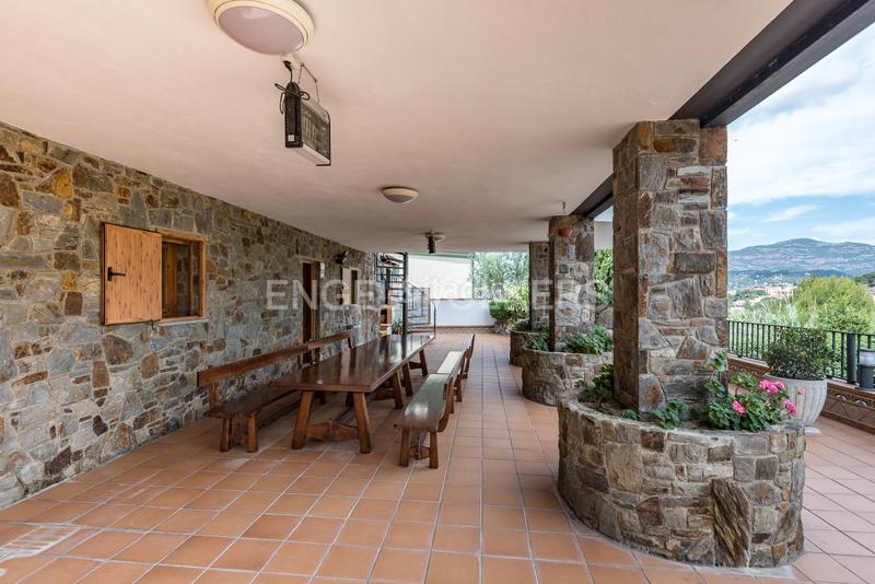 Foto afe30b06-f9f4-4c93-9ada-4551b215b409. Casa con riscaldamento parcheggio piscina in Eixample - Can Bogunyà Castellar del Vallès