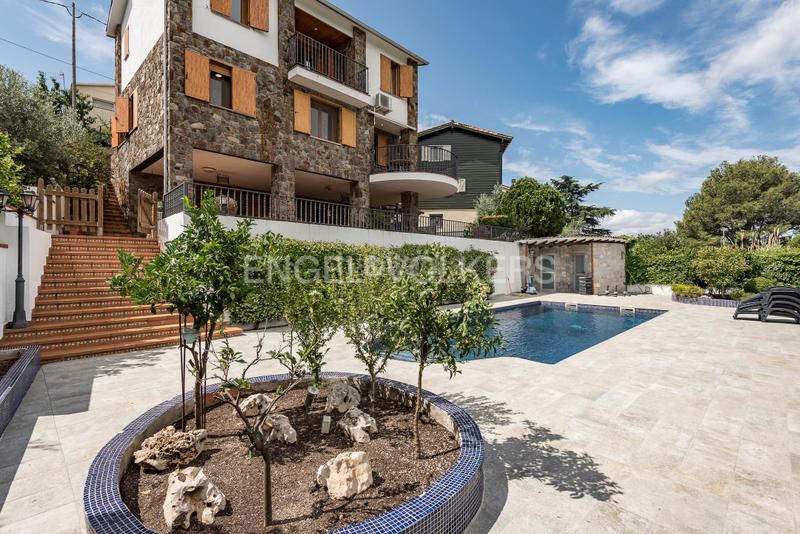 Foto d0d59f9b-dc1b-485e-8549-645d4fb08dc6. Casa con riscaldamento parcheggio piscina in Eixample - Can Bogunyà Castellar del Vallès