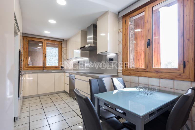 Foto d65486e0-3b19-4ee4-a784-a83745e12e49. Casa con riscaldamento parcheggio piscina in Eixample - Can Bogunyà Castellar del Vallès