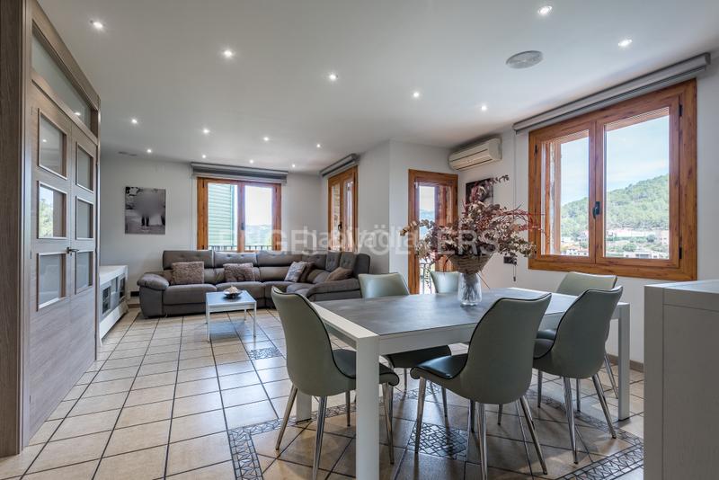 Foto d8b36685-c3ed-493a-98dd-4aaaba0c0035. Casa con riscaldamento parcheggio piscina in Eixample - Can Bogunyà Castellar del Vallès