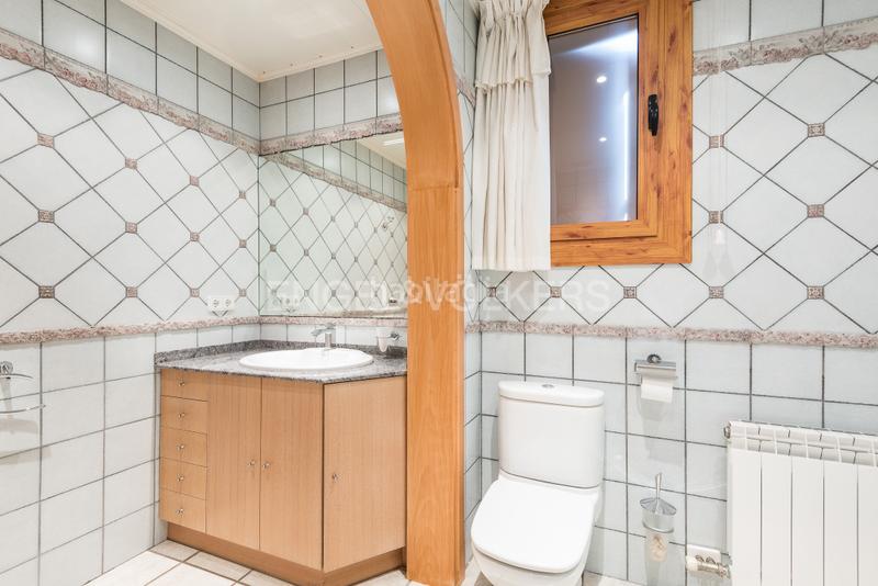 Foto daf84c07-eaaa-407a-8332-552ce7452655. Casa con riscaldamento parcheggio piscina in Eixample - Can Bogunyà Castellar del Vallès
