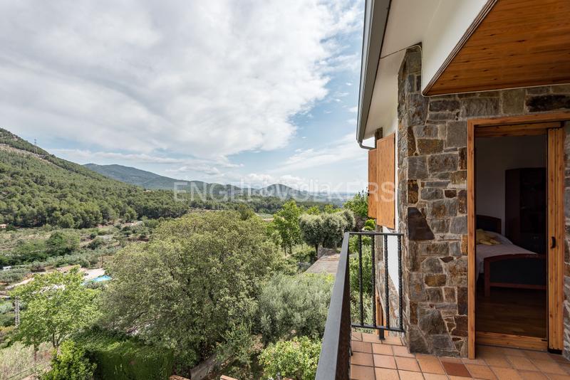 Foto e5d6b069-c0fe-4b49-bcc1-8f2368091d42. Casa con riscaldamento parcheggio piscina in Eixample - Can Bogunyà Castellar del Vallès