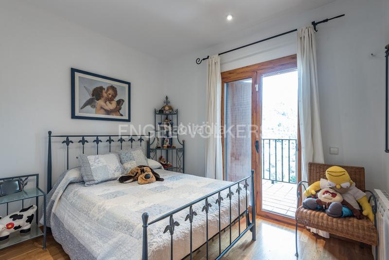 Foto f4274160-c1fc-450a-a37c-a15147fe3312. Casa con riscaldamento parcheggio piscina in Eixample - Can Bogunyà Castellar del Vallès