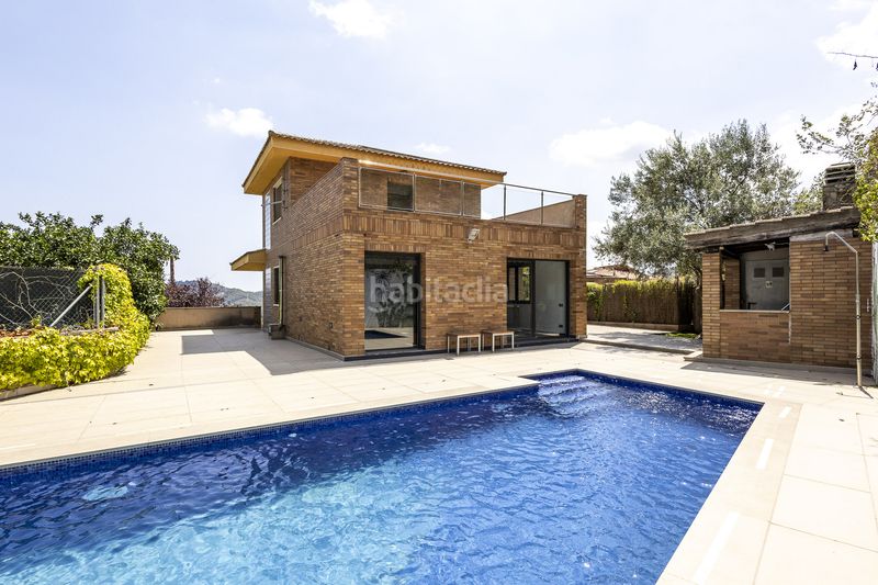 Foto 598544e8-13d5-4adc-ad7a-1466805b8d93. Casa amb calefacció aparcament piscina a Cervelló