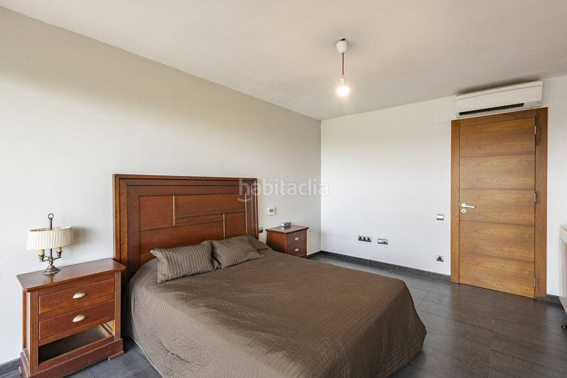 Foto 5be10277-4a61-42b3-bf3c-0e954bb85ce5. Casa amb calefacció aparcament piscina a Cervelló